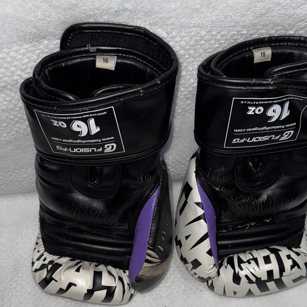 Black and White Boxing Gloves - Picture 7 of 7